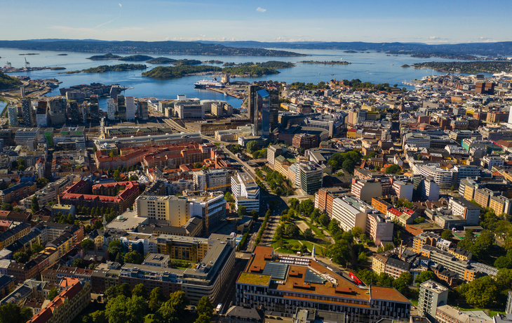 Luftbild aus einer Drohne über dem Stadtzentrum von Oslo